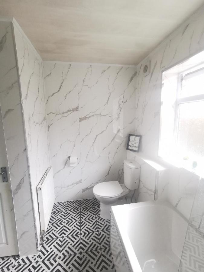 4 Bedrooms, Sleeps 10, Near Lfc & Efc 利物浦 外观 照片