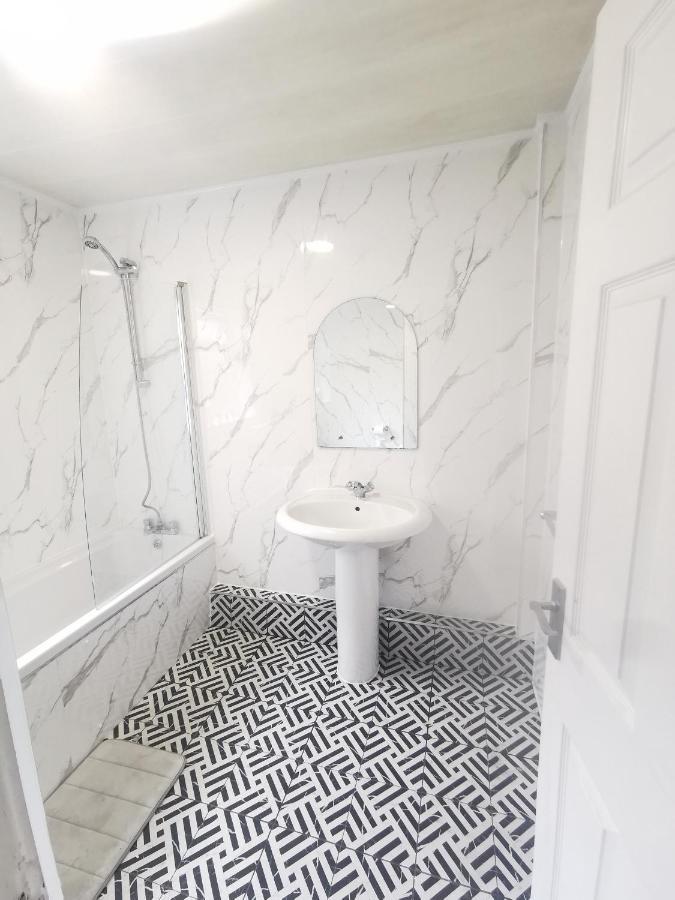 4 Bedrooms, Sleeps 10, Near Lfc & Efc 利物浦 外观 照片